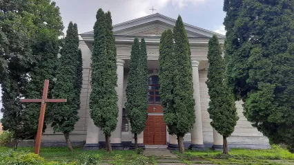 Above the Zbruch: Shrines, a Palace and Villages of the Volochysk Area